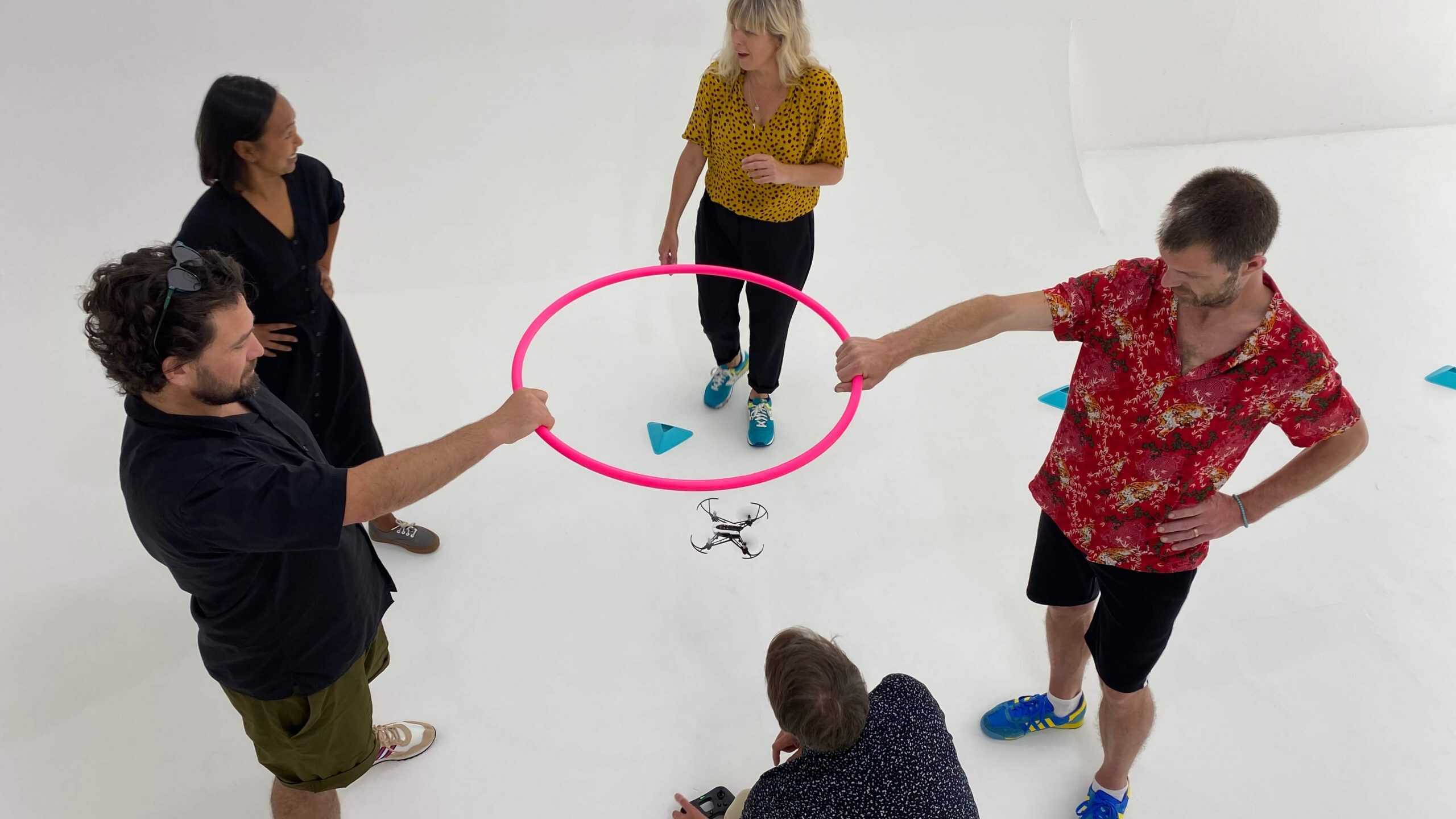 samarbejdsøvelser team building drone flyvning underhånd landing