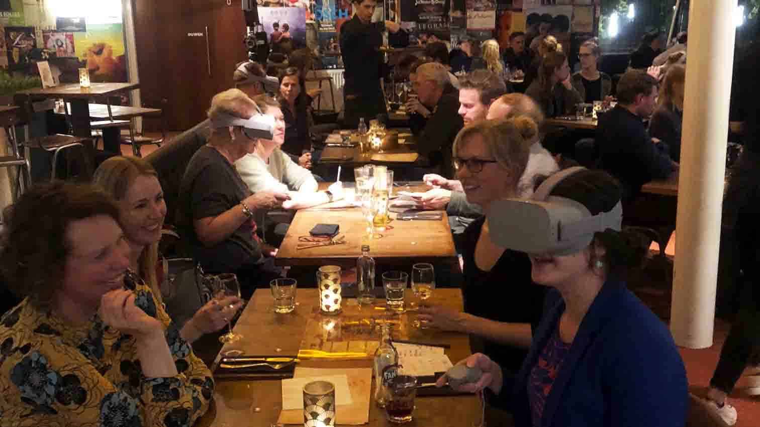 virtuel reality teambuildingøvelser firma arrangement under middage 2