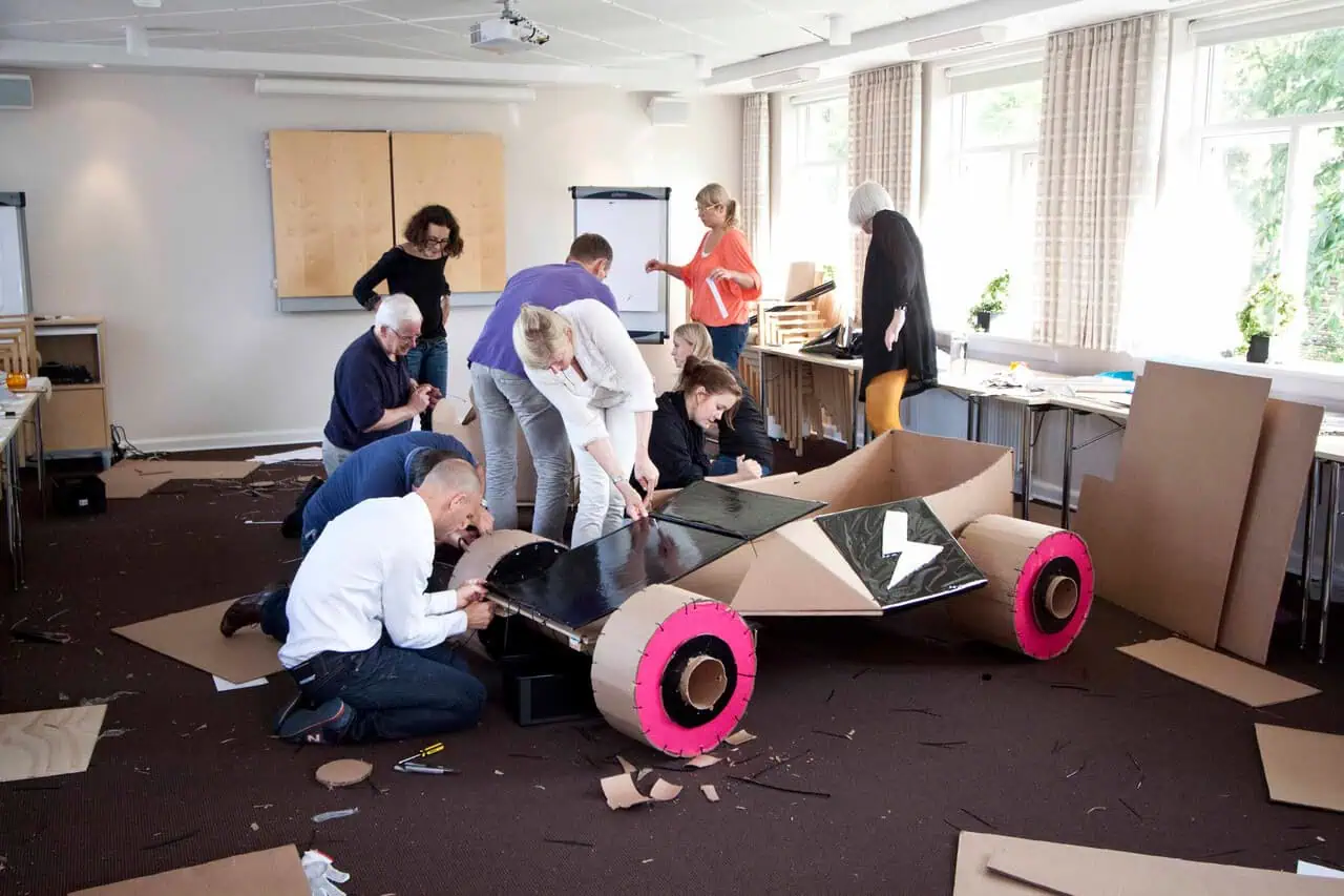 samarbejdsøvelse med formel 1 team building øvelser
