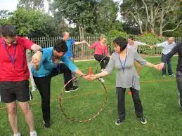 Klassisk team building øvelser firmaaktivitet hulahoop