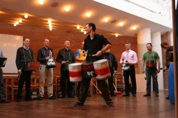 samarbejdsøvelse med stomp er en sjov team building øvelse der skaber relationer
