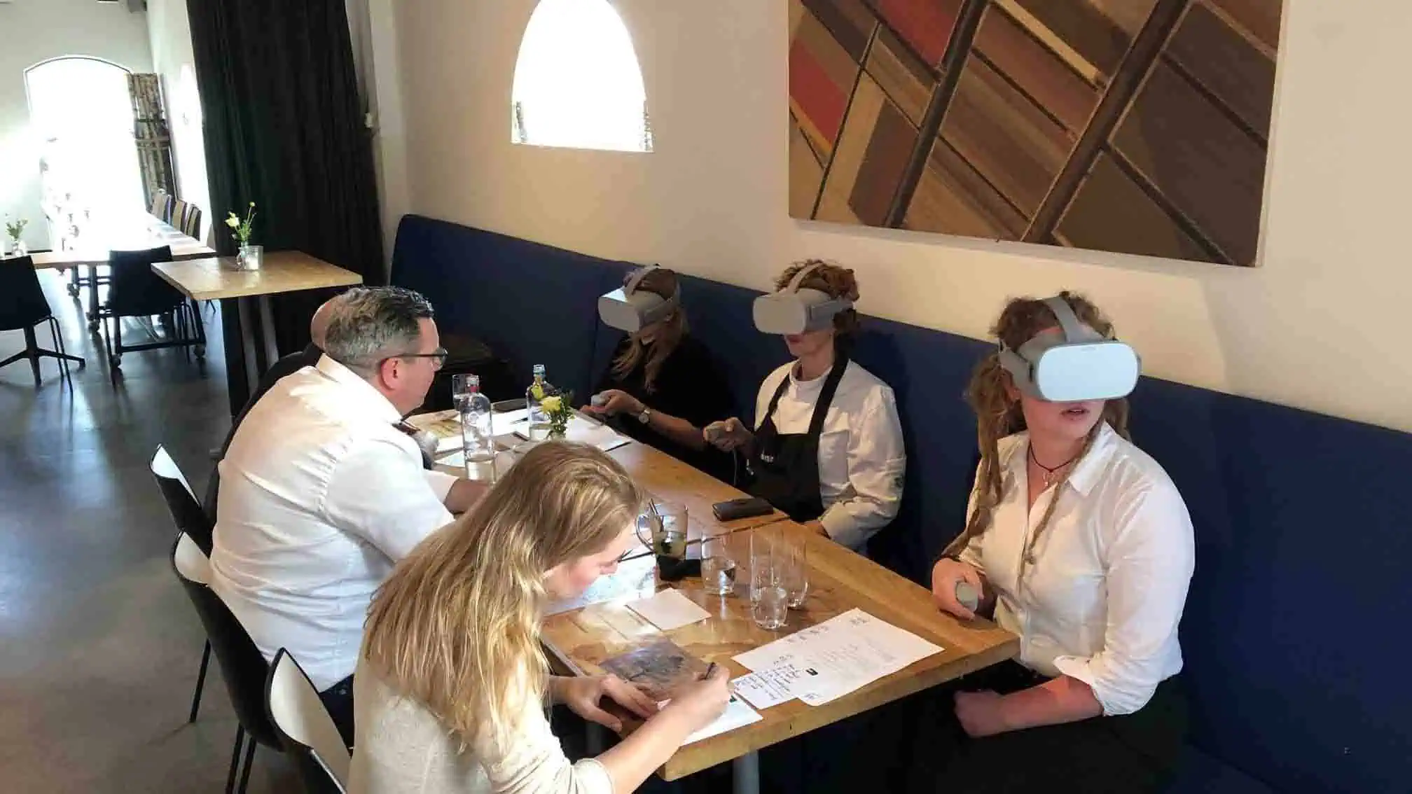 virtuel reality teambuildingøvelser firma arrangement online frokost